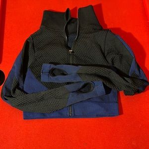Blue and black long sleeve athletic zip up top crop top